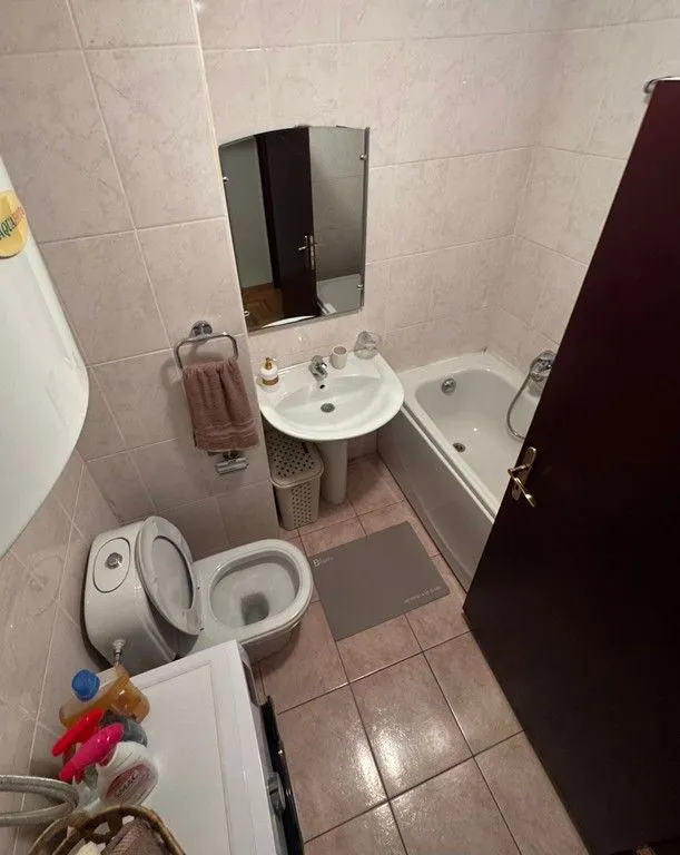 Izdavanje, jednosoban stan, 54m², Vezirov Most, Podgorica