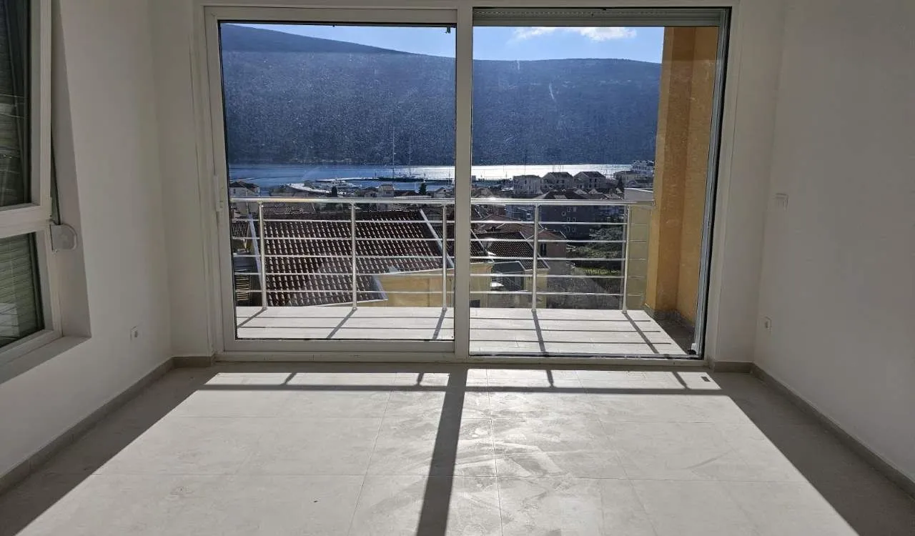 Prodaja, dvosoban stan, 70m², Herceg Novi, Crna Gora