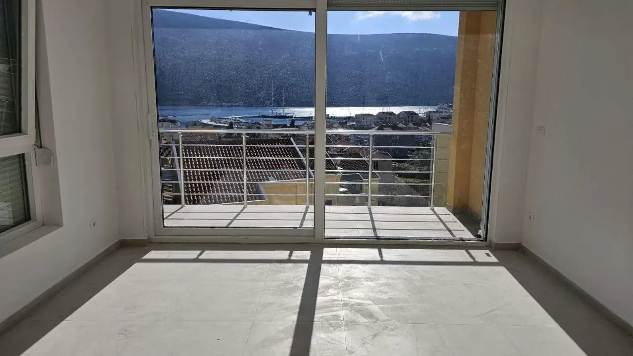 Prodaja, dvosoban stan, 70m², Herceg Novi, Crna Gora