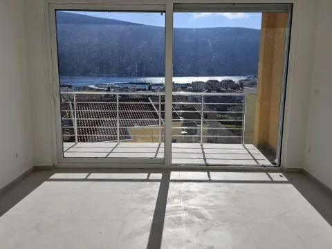 Prodaja, dvosoban stan, 70m², Herceg Novi, Crna Gora - image 1