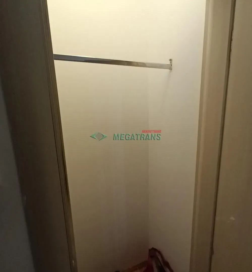 Izdavanje, četvorosoban stan, 100m², Centar, Novi Sad