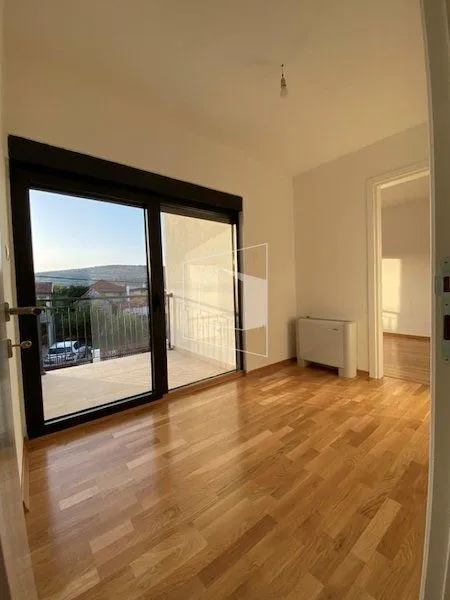 Sale, house, 400m², Tološi, Podgorica