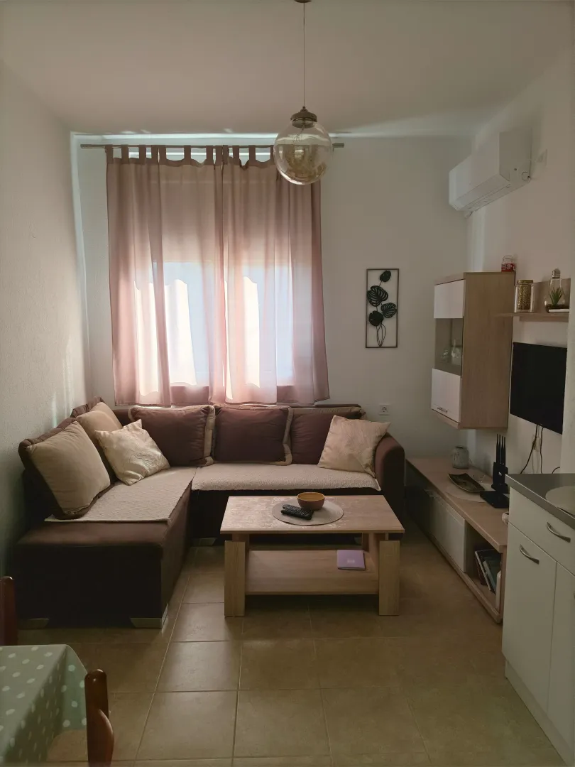 Izdavanje, jednosoban stan, 27m², Centar, Cetinje