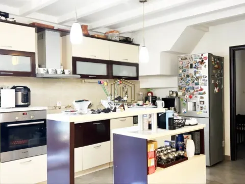 Prodaja, četvorosoban stan, 102m², Dobrota, Kotor - image 3