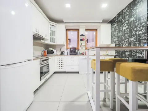 Sale, five bedroom apartment, 221m², Vračar Sve Podlokacije, Beograd - image 7