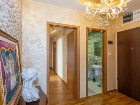 Izdavanje, trosoban stan, 98m², City Kvart, Podgorica - image 11