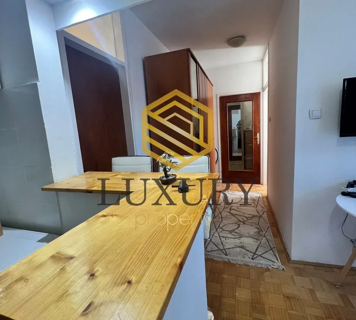 Izdavanje, jednosoban stan, 38m², Stari Aerodrom, Podgorica