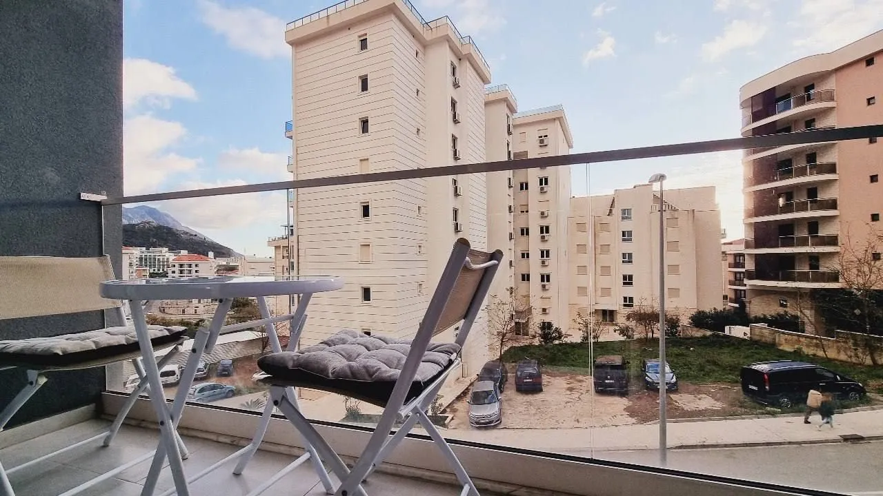 Rent, one bedroom apartment, 49m², Bečići, Budva