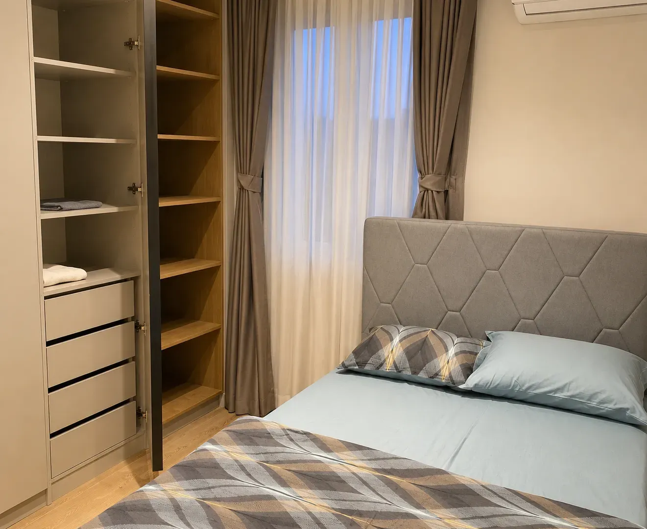 Izdavanje, dvosoban stan, 120m², Centar, Podgorica