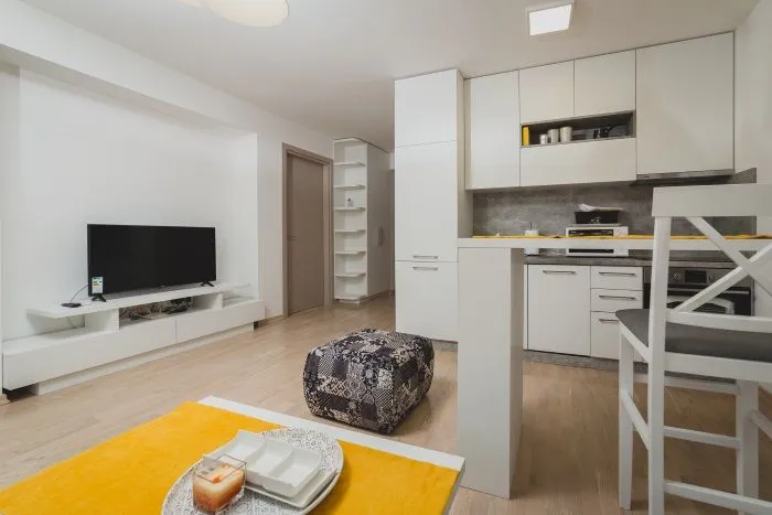Izdavanje, jednosoban stan, 47m², Budva okolina, Budva