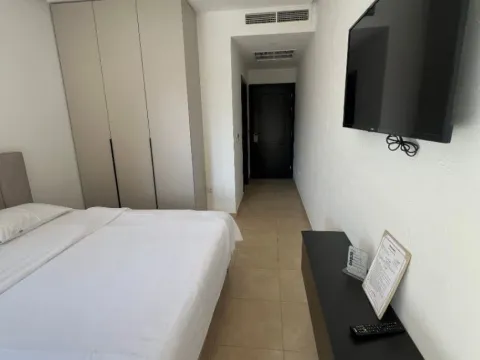 Izdavanje, garsonjera, 32m², Soho City, Bar - image 2