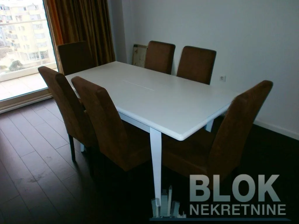Izdavanje, četvorosoban stan, 150m², Preko Morače, Podgorica