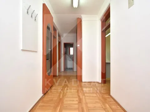 Izdavanje, poslovni prostor, 96m², Preko Morače, Podgorica - image 9