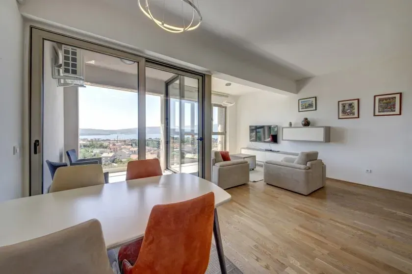 Izdavanje, stan, 72m², Tivat, Crna Gora