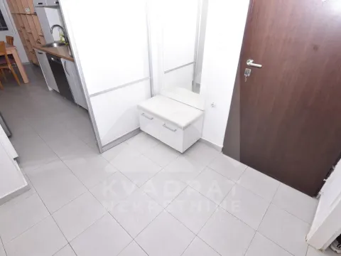 Izdavanje, dvosoban stan, 76m², Blok 6, Podgorica - image 18