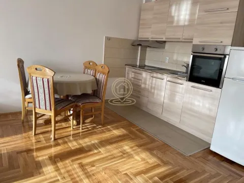 Izdavanje, trosoban stan, 66m², Centar, Novi Sad - image 2