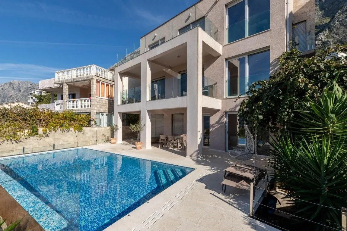 Prodaja, kuća, 300m², Sveti Stasije, Kotor
