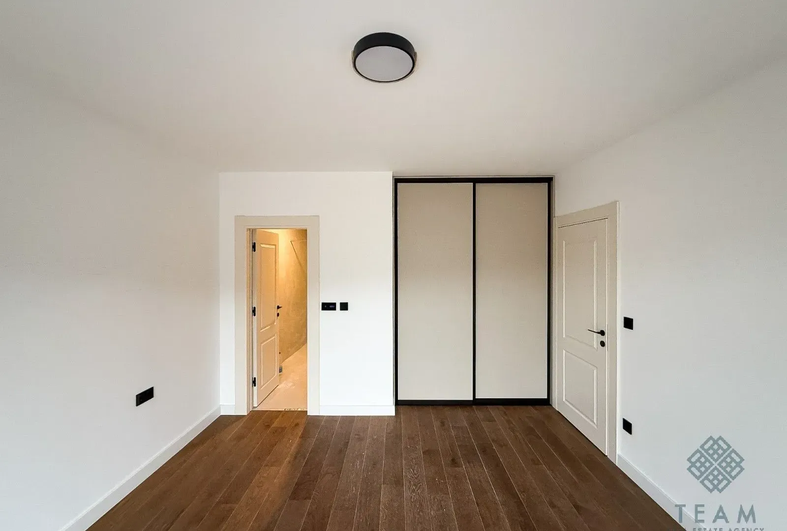 Izdavanje, trosoban stan, 163m², Preko Morače, Podgorica