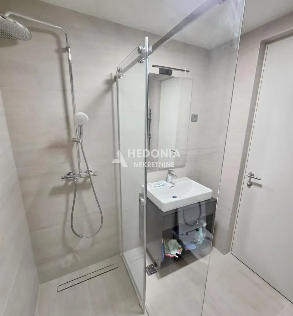 Prodaja, dvosoban stan, 33m², Novi Beograd Blok 65, Novi Beograd Sve Podlokacije