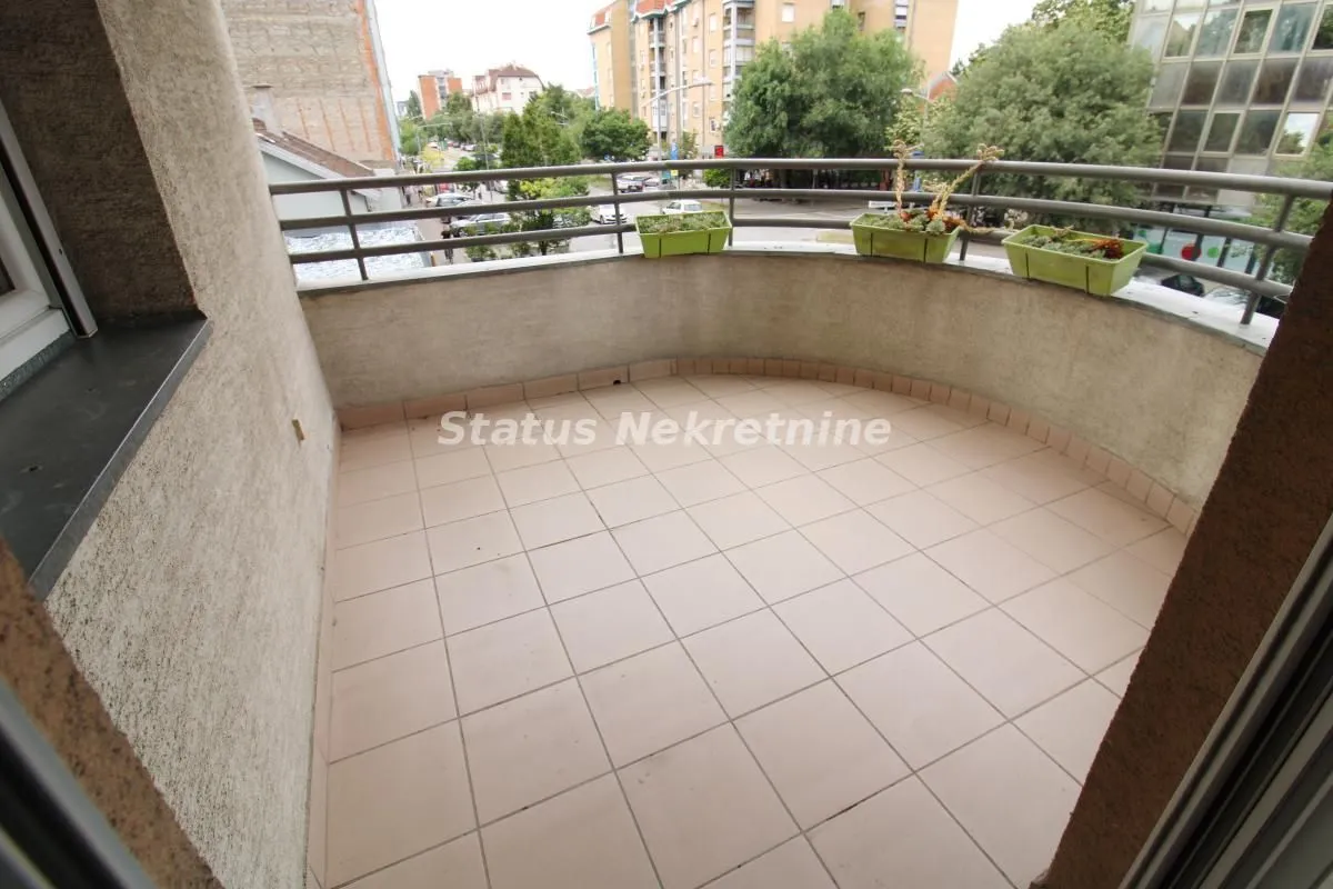 Prodaja, trosoban stan, 83m², Bulevar Oslobodjenja, Novi Sad Sve Podlokacije