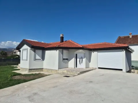 Izdavanje, kuća, 170m², Zagorič, Podgorica