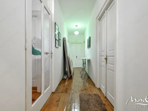 Sale, house, 220m², Tivat, Crna Gora - image 19