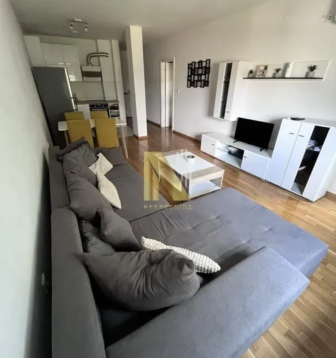 Izdavanje, dvosoban stan, 50m², Petrovaradin, Novi Sad