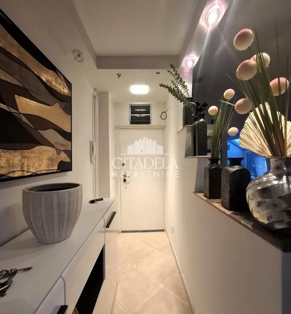 Prodaja, trosoban stan, 44m², Cerak, Beograd