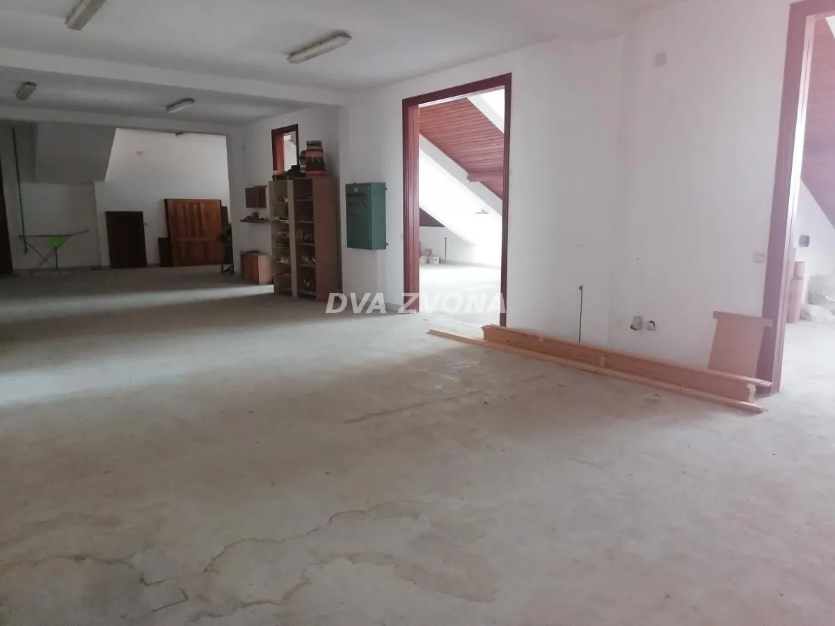 Sale, office space, 2000m², Centar, Inđija