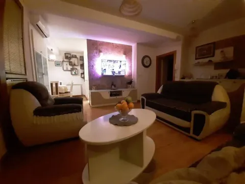 Izdavanje, dvosoban stan, 75m², Preko Morače, Podgorica - image 11