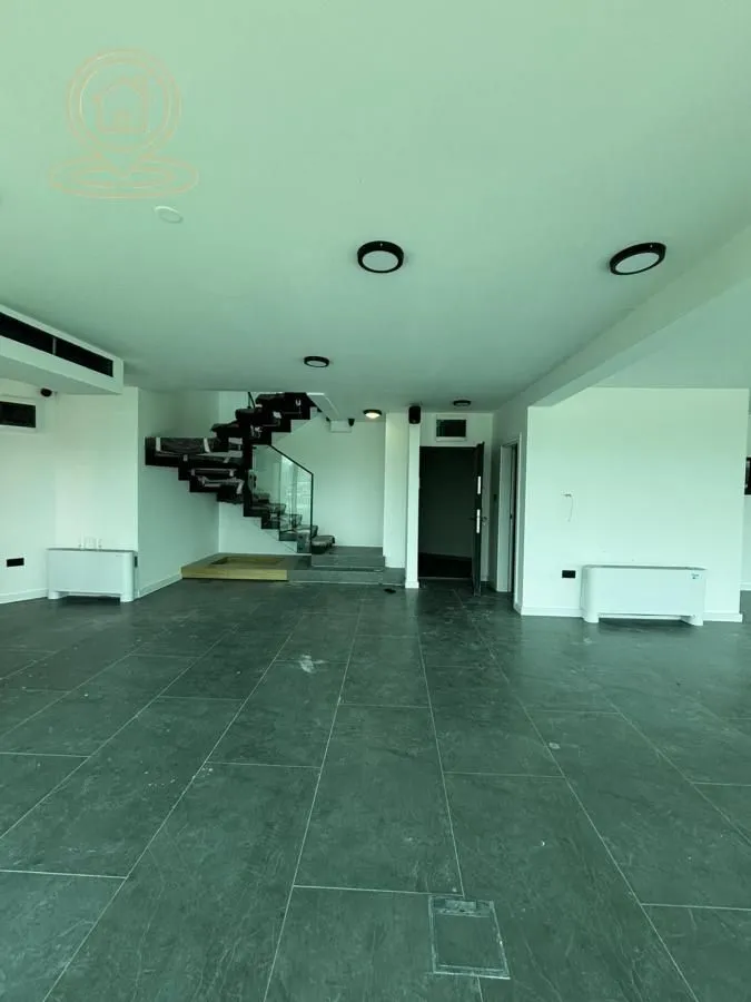 Rent, office space, 472m², Medijana, Niš