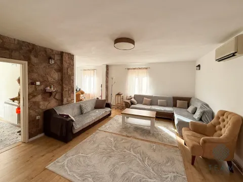 Izdavanje, kuća, 200m², Tološi, Podgorica - image 2