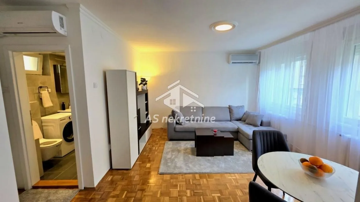 Izdavanje, dvosoban stan, 46m², Slavija, Vračar Sve Podlokacije