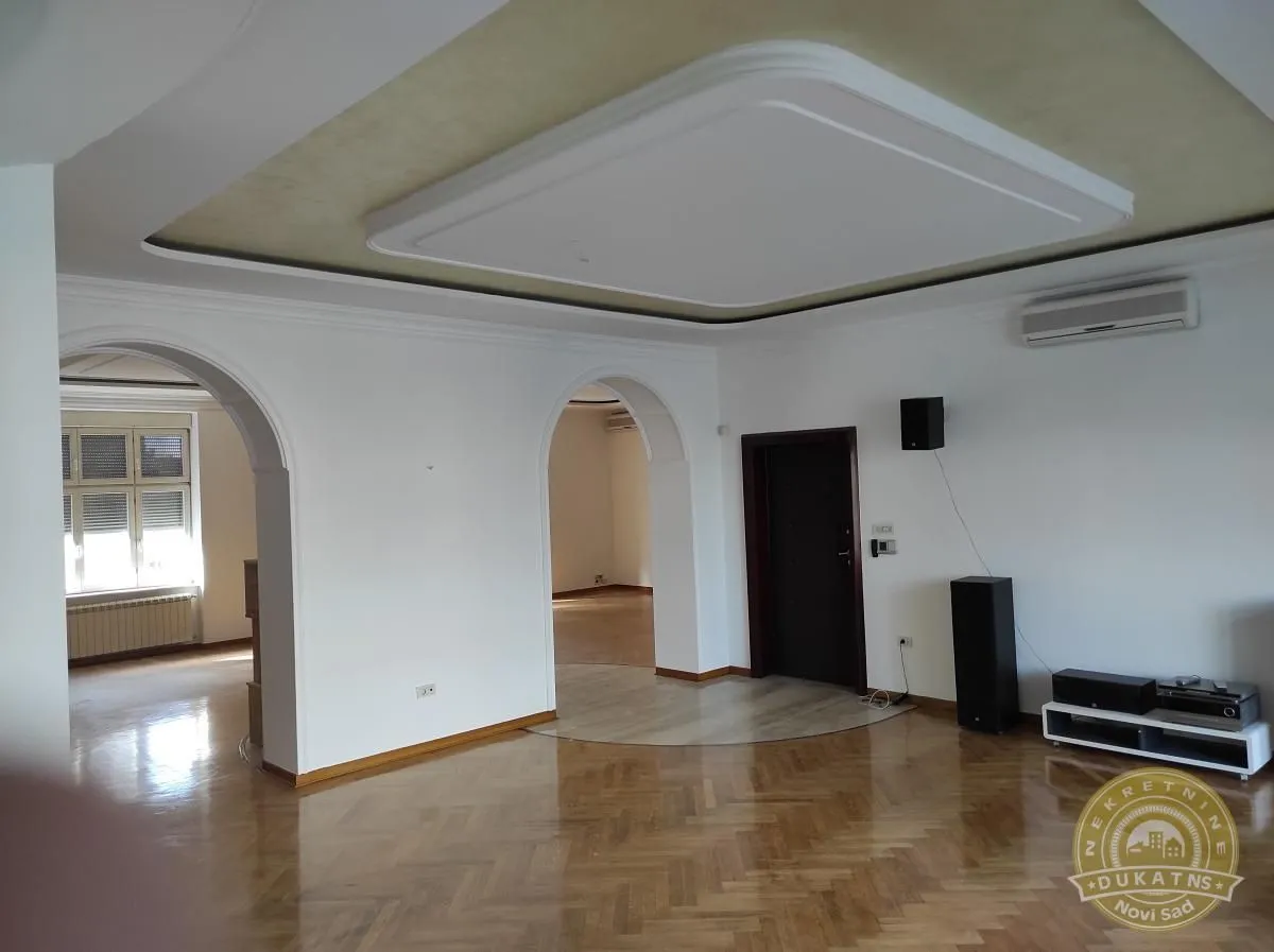Prodaja, četvorosoban stan, 213m², Centar, Novi Sad
