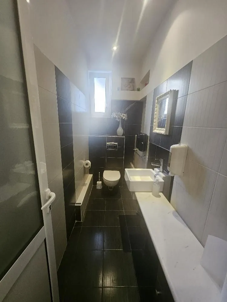 Izdavanje, poslovni prostor, 82m², Stari Grad, Beograd