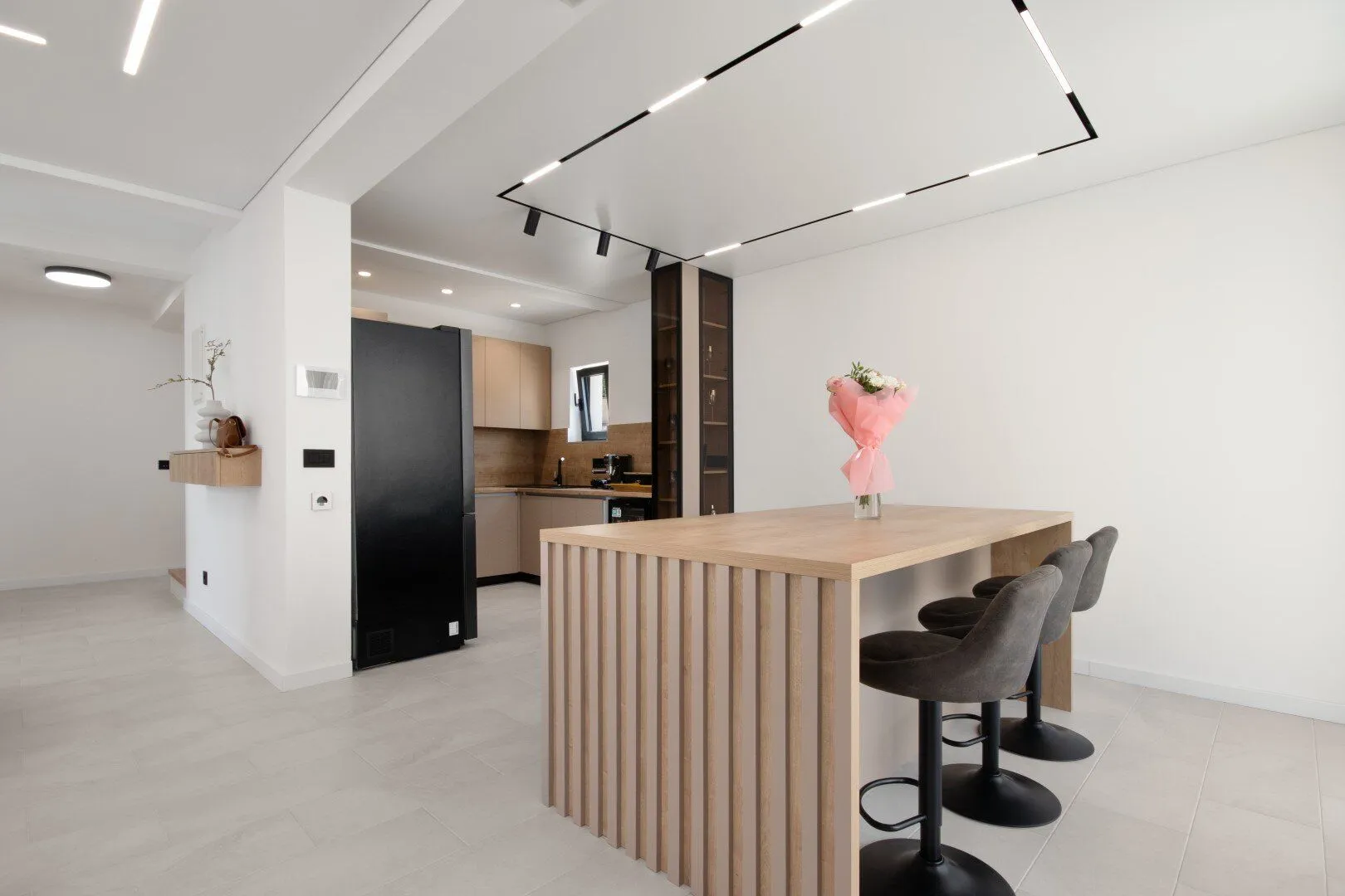 Izdavanje, kuća, 400m², Kotor, Crna Gora