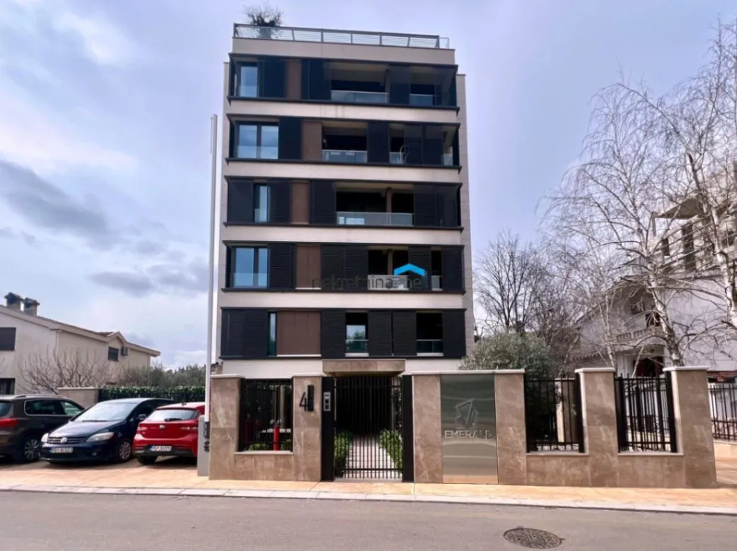 Prodaja, trosoban stan, 142m², Centar, Podgorica