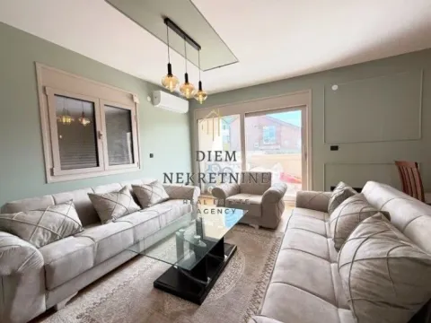 Izdavanje, trosoban stan, 100m², Donja Gorica, Podgorica