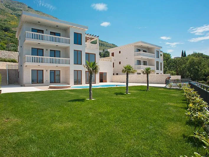 Sale, house, 735m², Reževići, Budva