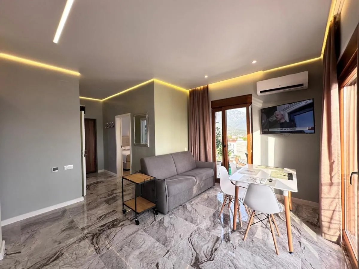 Prodaja, dvosoban stan, 68m², Tivat, Crna Gora