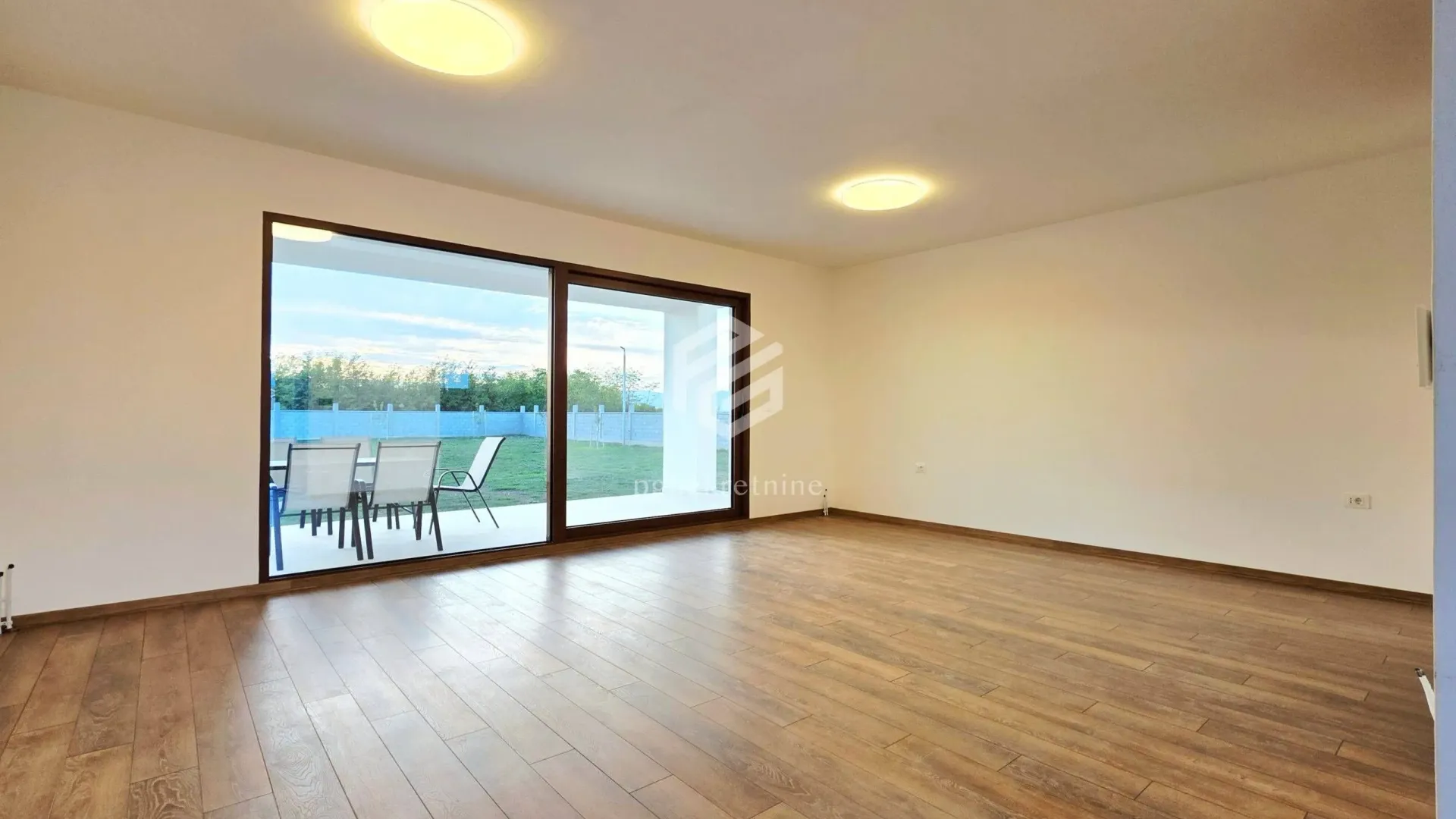 Izdavanje, kuća, 190m², Golubac, Srbija