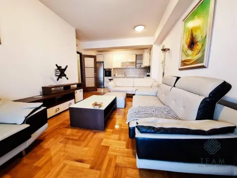 Izdavanje, trosoban stan, 95m², City Kvart, Podgorica - image 2