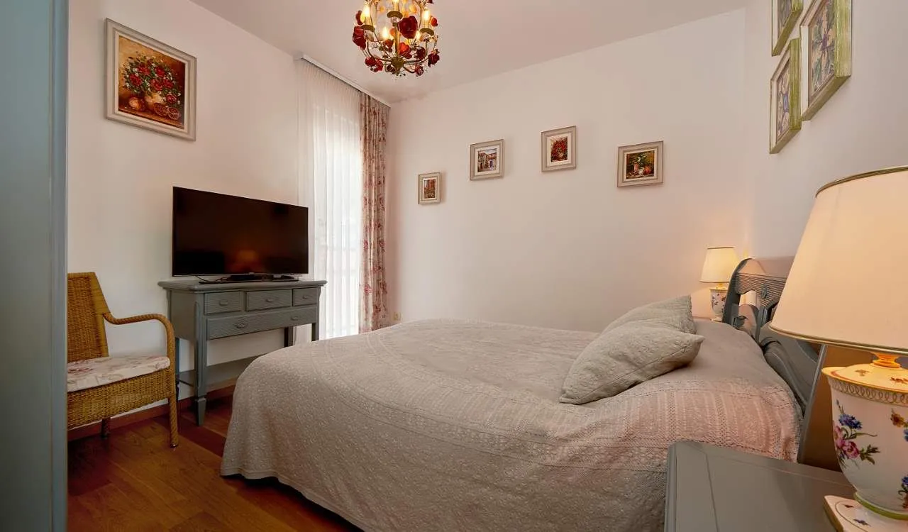 Prodaja, trosoban stan, 150m², Bečići, Budva