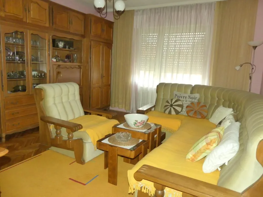 Prodaja, kuća, 410m², Trnava, Jagodina