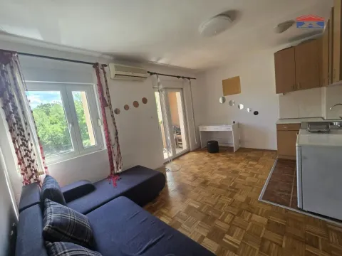 Izdavanje, garsonjera, 28m², Adamovićevo Naselje, Novi Sad Sve Podlokacije - image 2