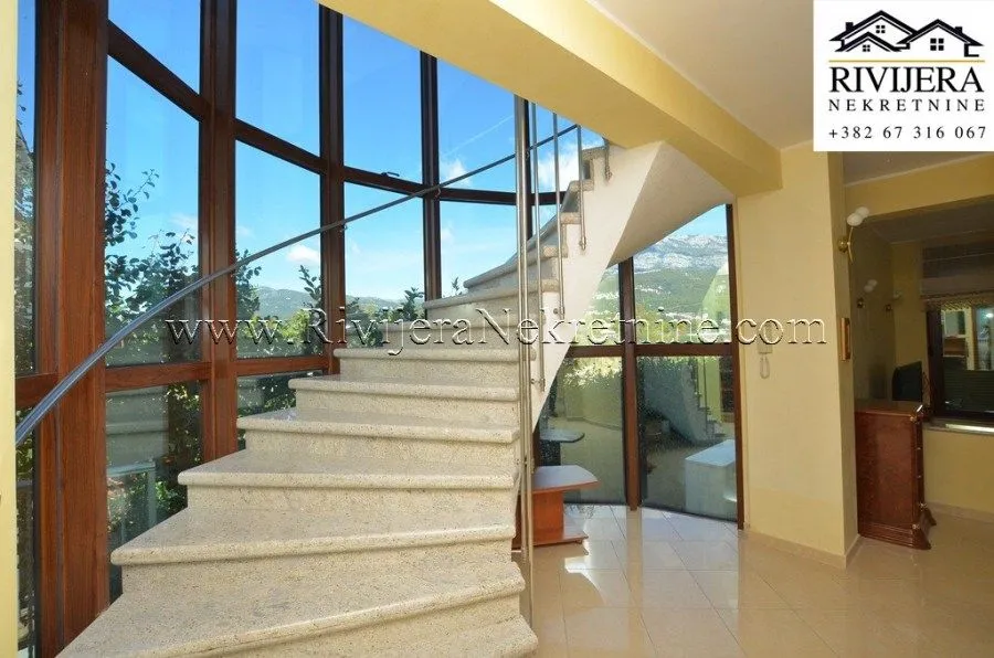 Prodaja, kuća, 245m², Njivice, Herceg Novi