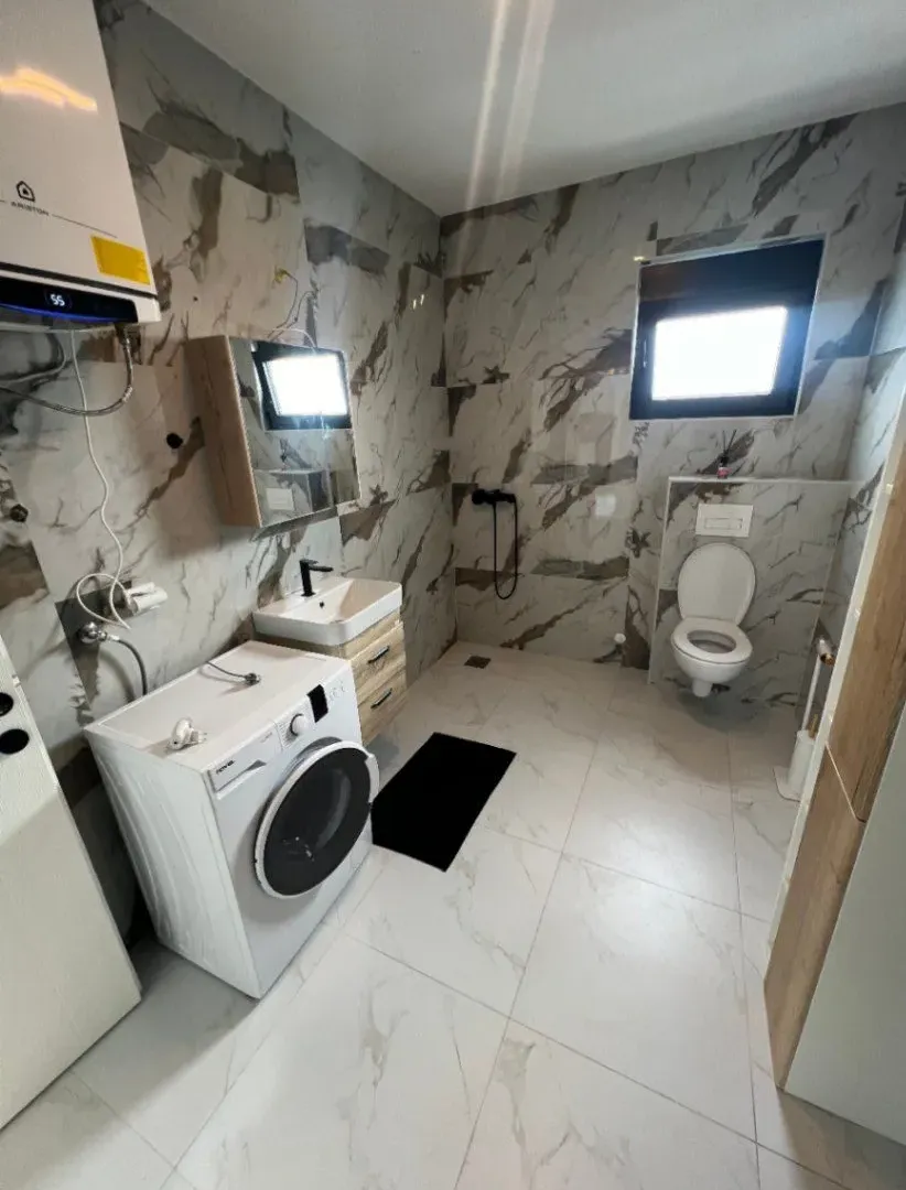 Izdavanje, dvosoban stan, 150m², Polje, Bar