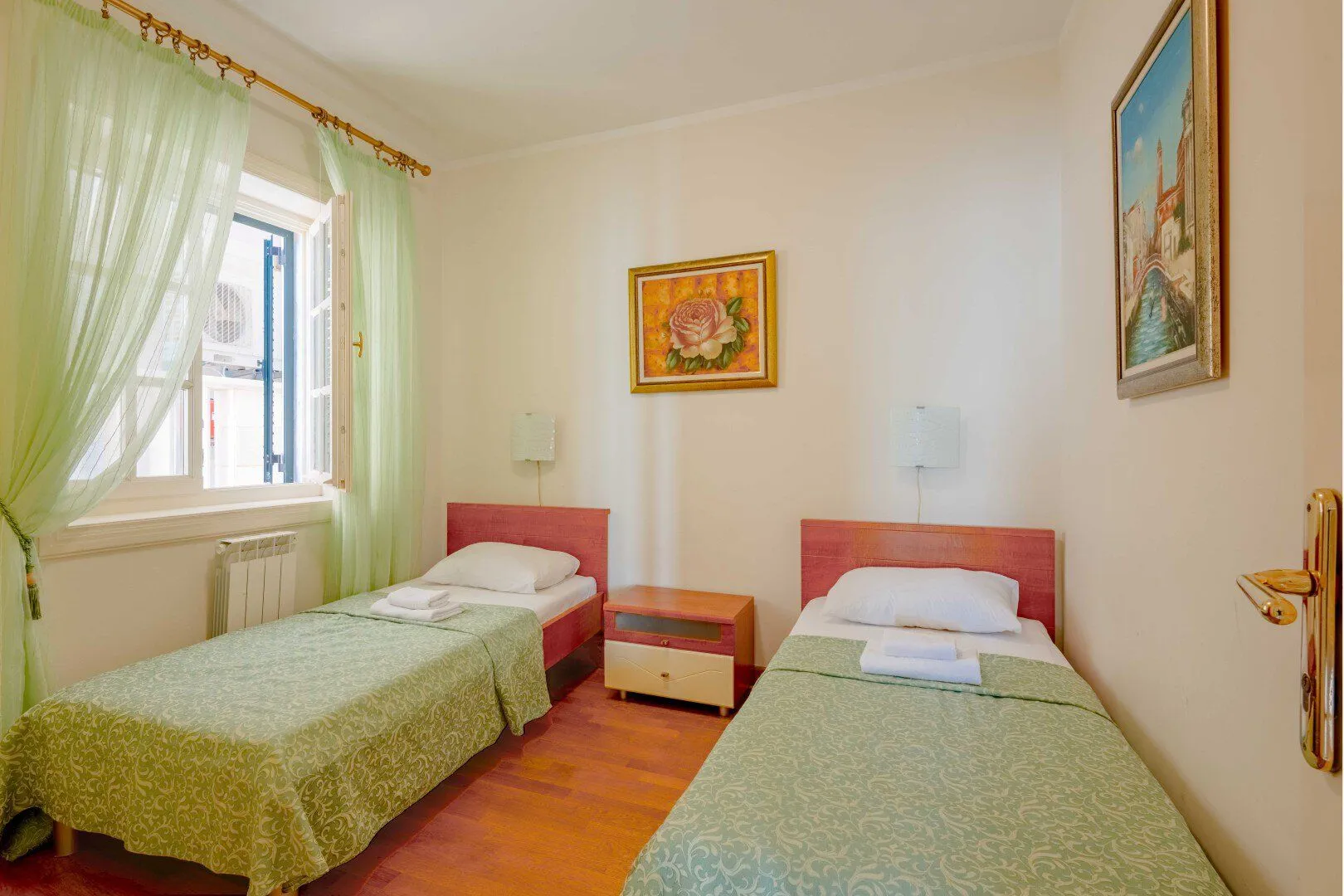 Sale, four bedroom apartment, 131m², Sveti Stefan, Budva