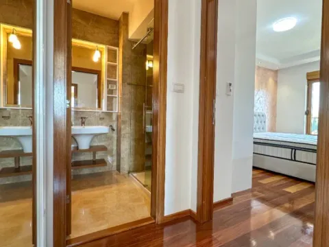 Izdavanje, četvorosoban stan, 130m², Centar, Podgorica - image 8