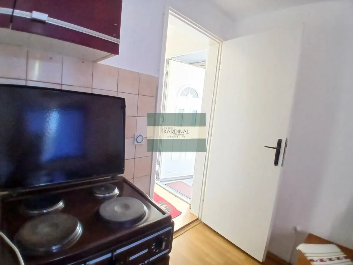 Izdavanje, jednosoban stan, 37m², Centar, Jagodina